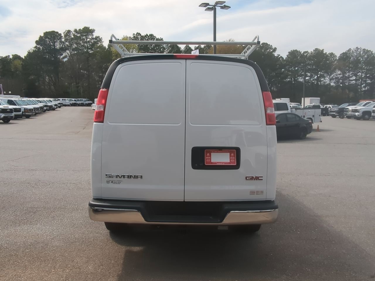 2025 GMC Savana Cargo Work Van - Photo 7