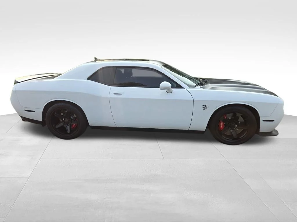 Used 2022 White Dodge SRT Hellcat image 27