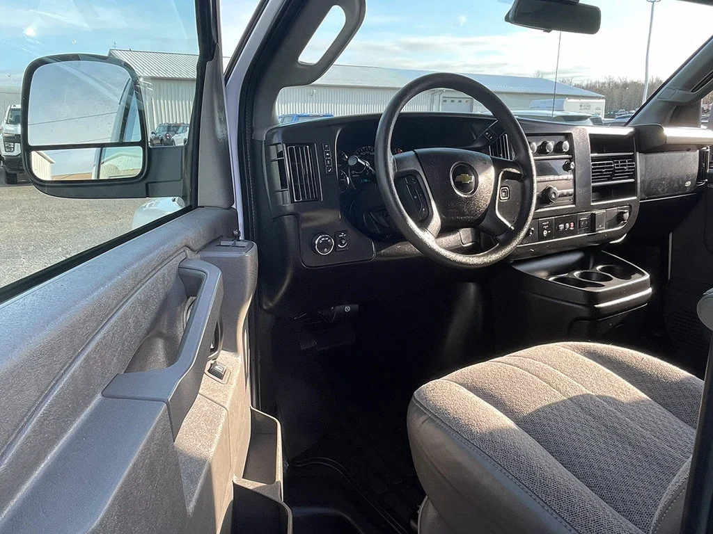 Used 2025 Summit White Chevrolet 1LT image 19