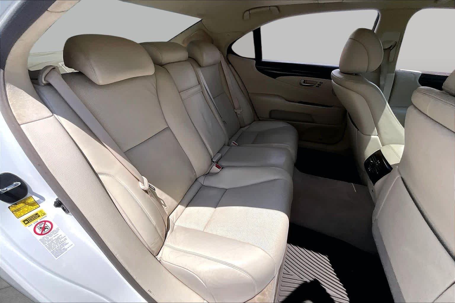 Used 2007 Starfire Pearl Lexus LWB image 19