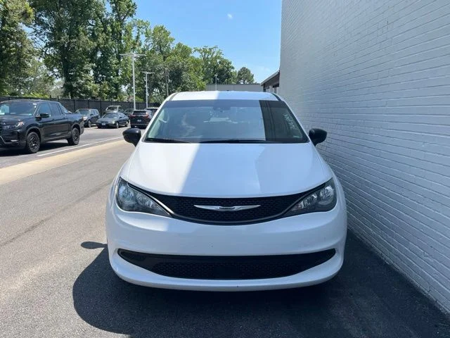 2024 Chrysler Voyager LX's photo