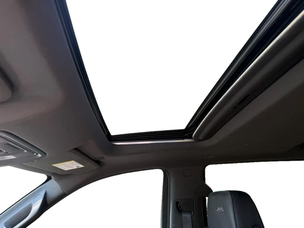 Used 2019 Iridescent Pearl Tricoat Chevrolet High Country image 4