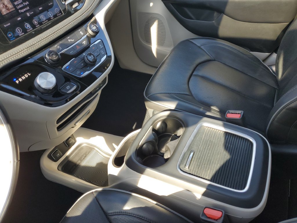 Used 2018 Billet Silver Metallic Chrysler Limited image 32