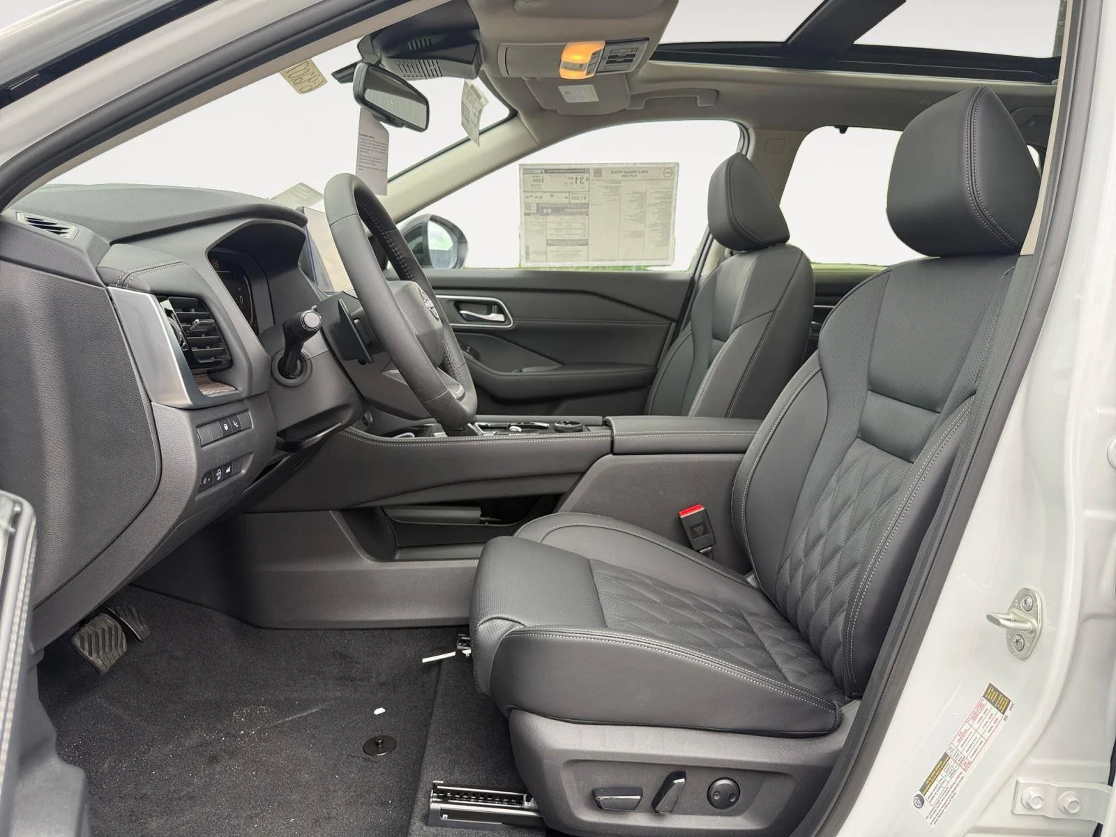 New 2026 Everest White Pearl/Super Black Nissan Platinum image 10
