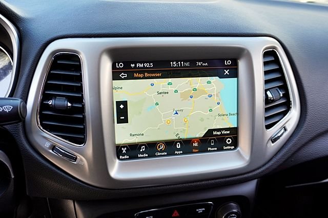 Used 2018 Green Jeep Latitude image 24