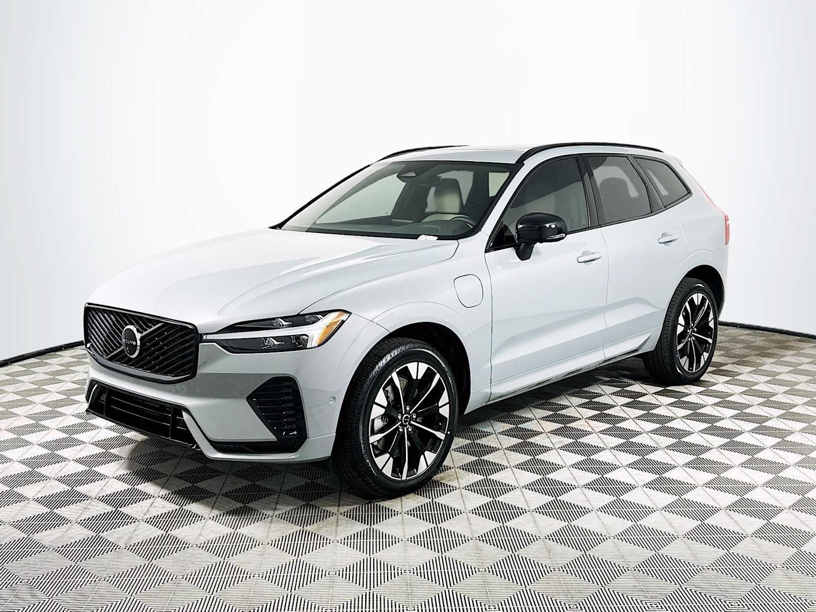 New 2026 Vapour Grey Volvo Plus image 3