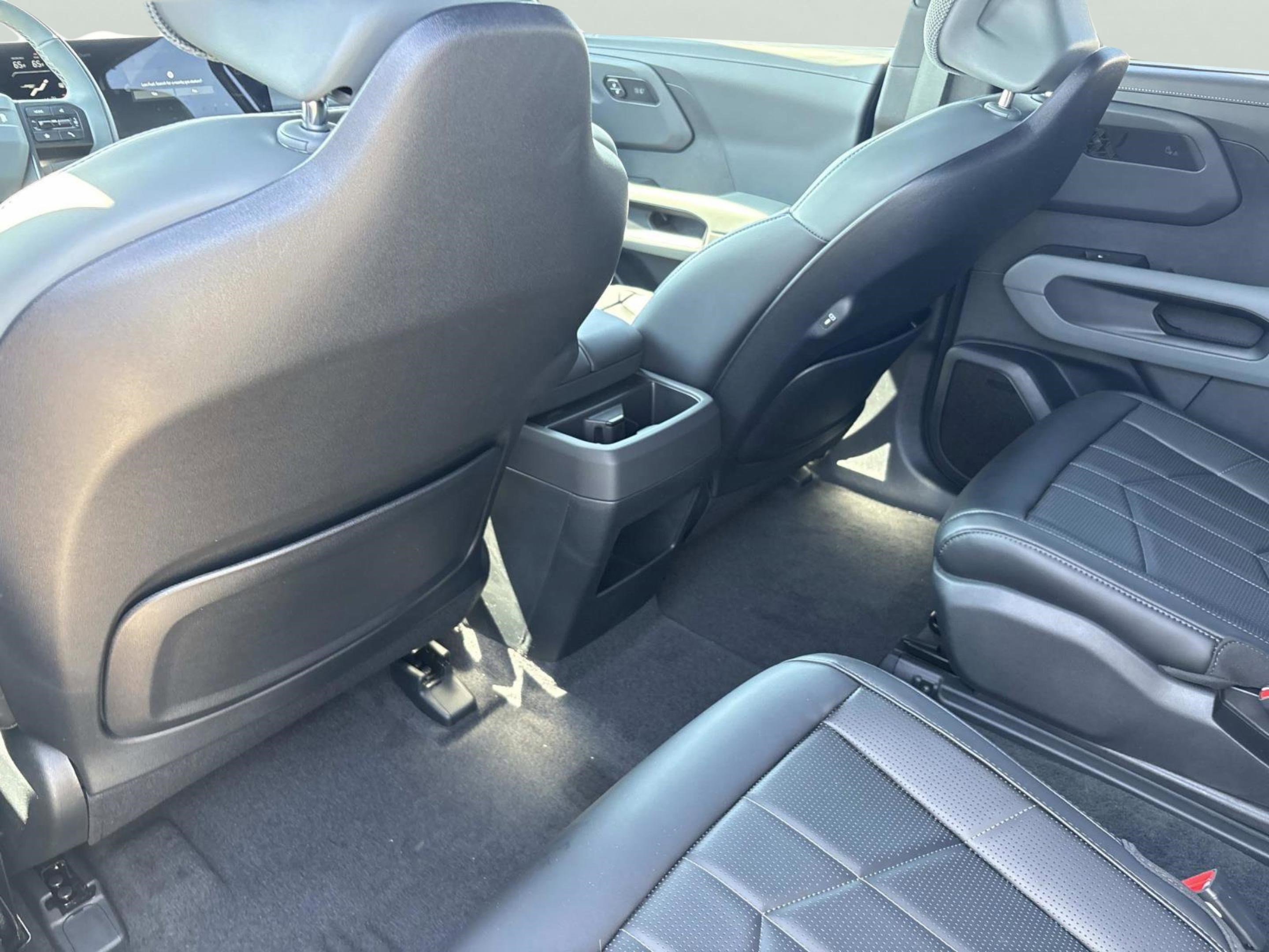 New 2027 Glacial White Pearl Kia X-Line SX image 16