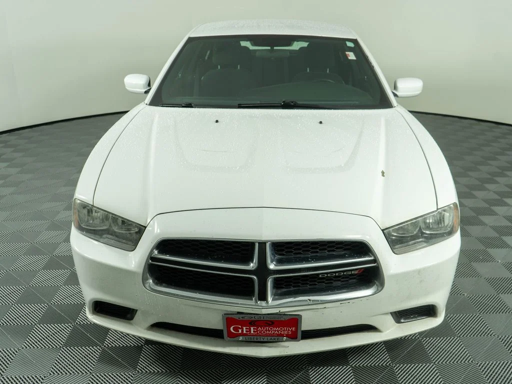 Used 2014 White Dodge SE image 2