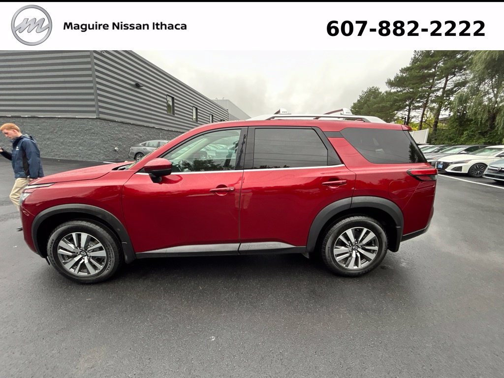Used 2023 Red Nissan SL image 3