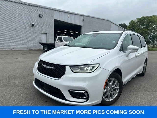 Used 2022 Bright White Clearcoat Chrysler Touring L image 2