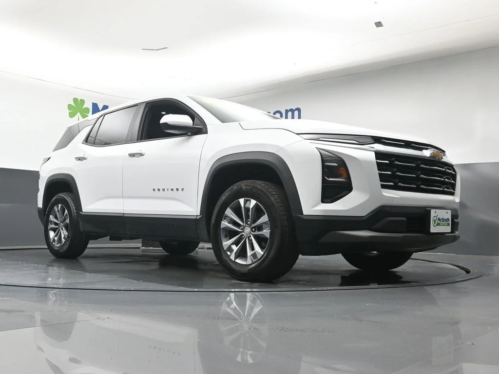 Used 2025 White Chevrolet LT image 26