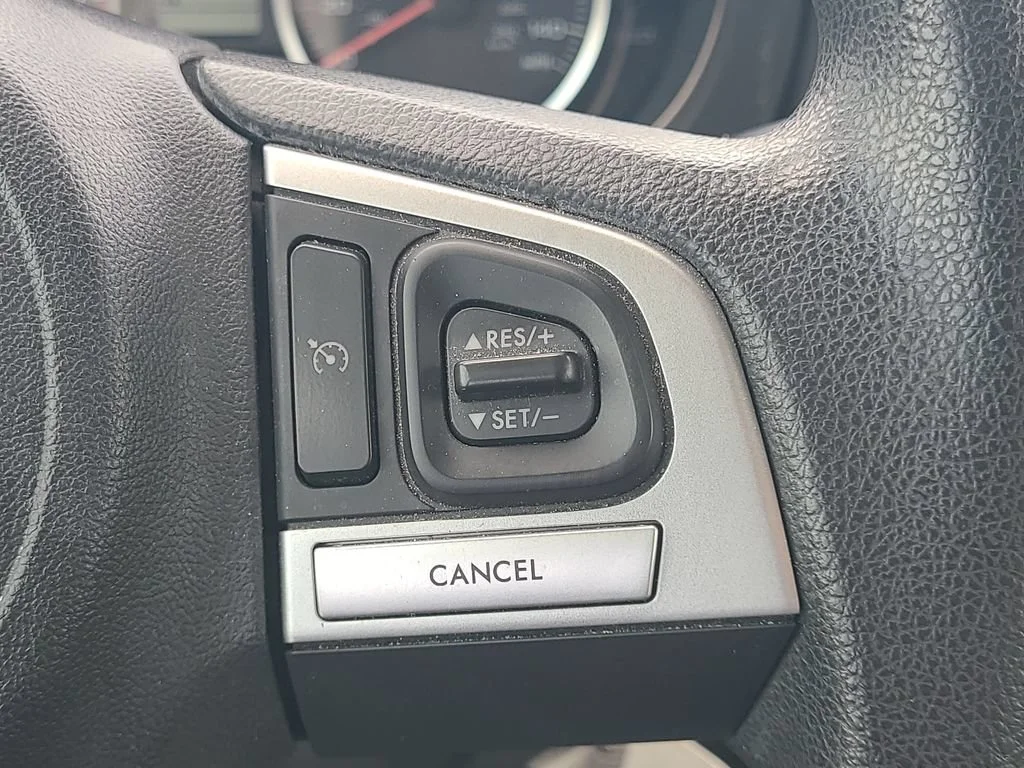 Used 2018 White Subaru 2.5i image 20