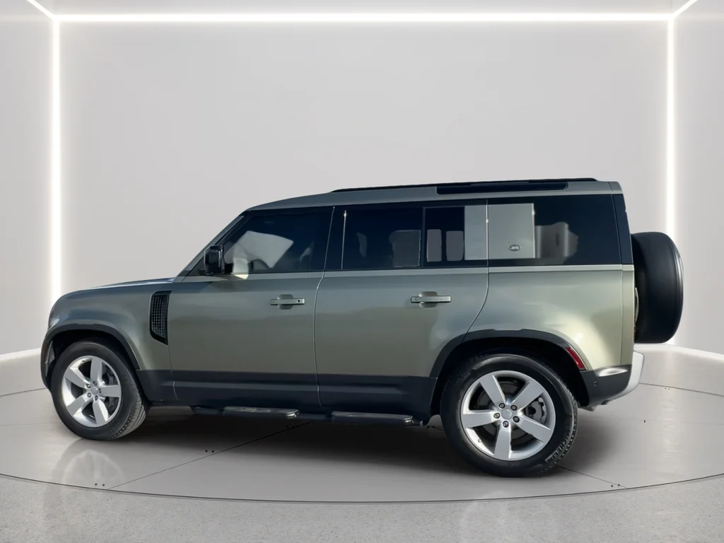 Used 2021 Green Land Rover SE image 6