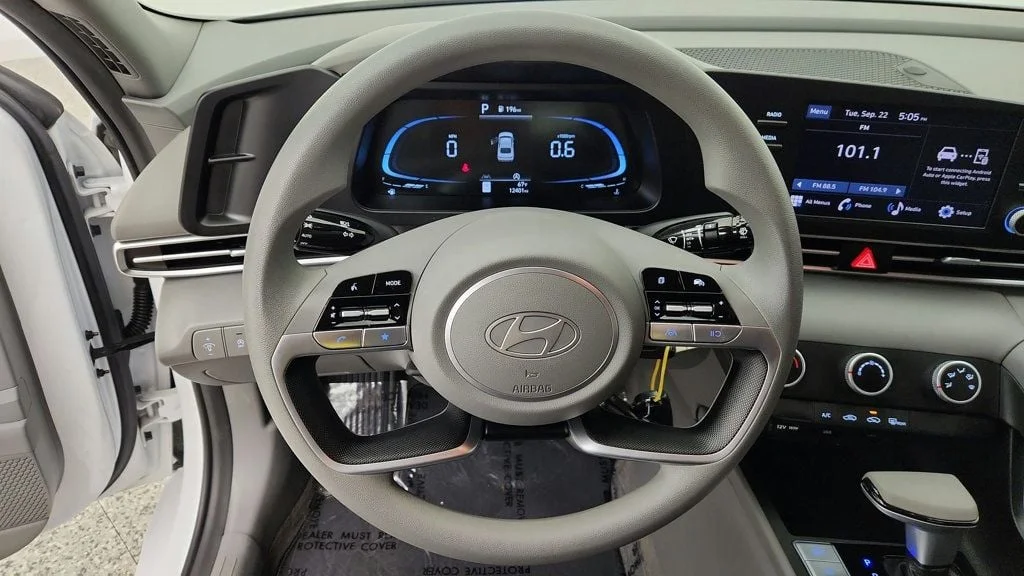 Used 2024 Serenity White Hyundai SE IVT image 13