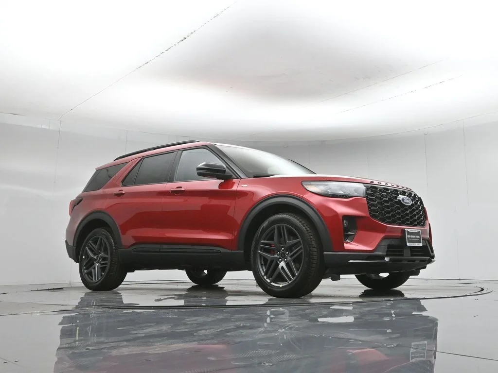 New 2026 Rapid Red Metallic Tinted Clearcoat Ford ST-Line image 3