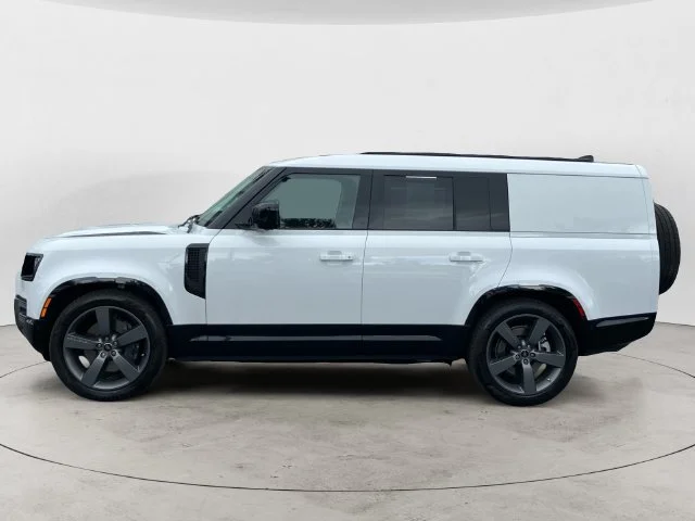 Used 2024 White Land Rover Outbound image 3