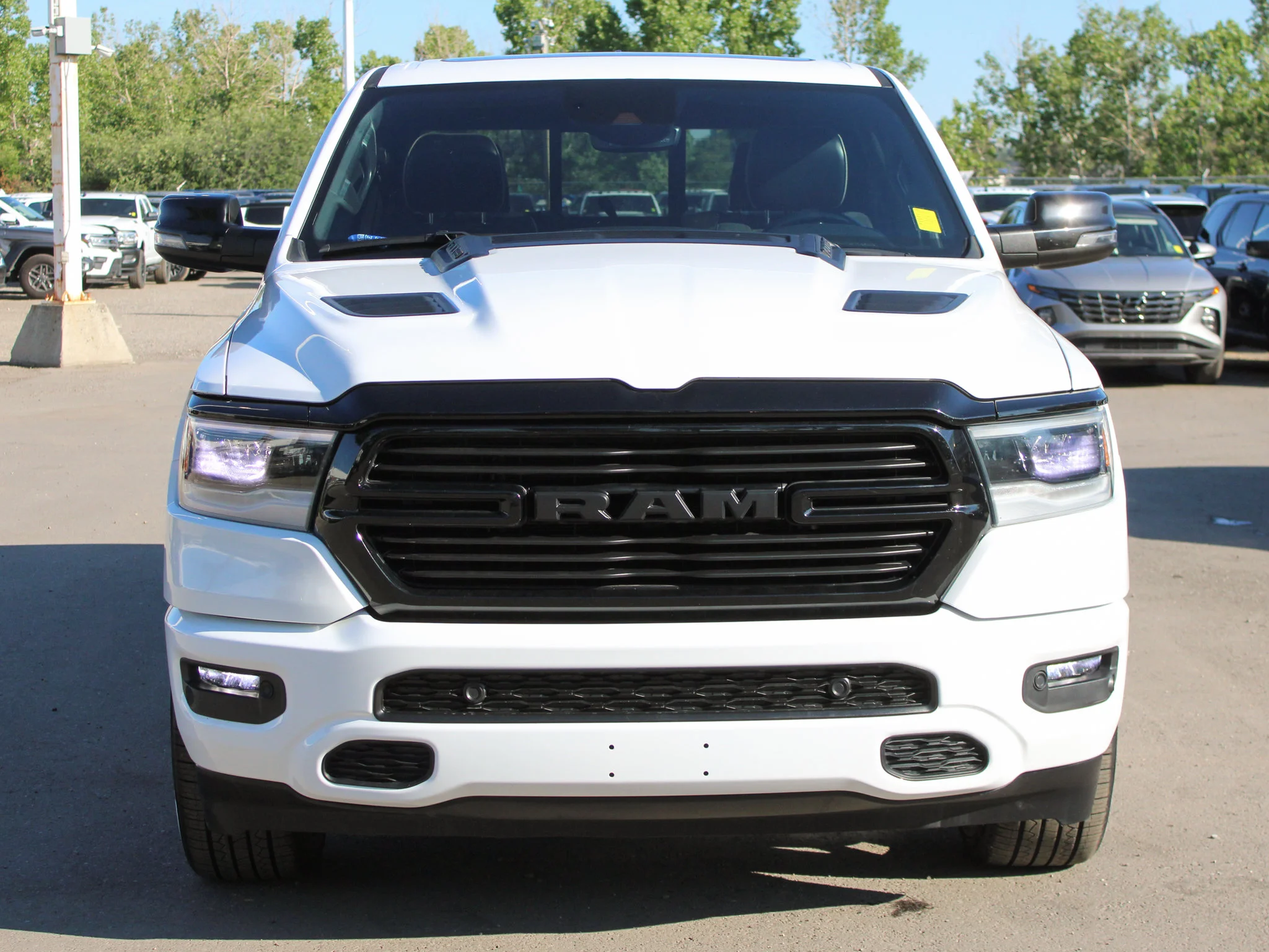 Certified Used 2023 White RAM Laramie * No Accidents | HEMI V8 | Running Boards | Apple CarPlay | Night Edition | Remote Start image 10
