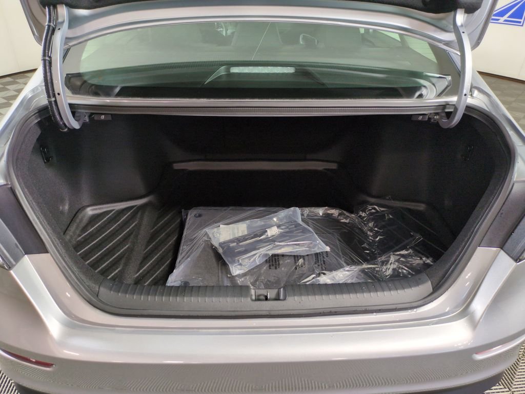 New 2026 Solar Silver Metallic Honda SE image 22