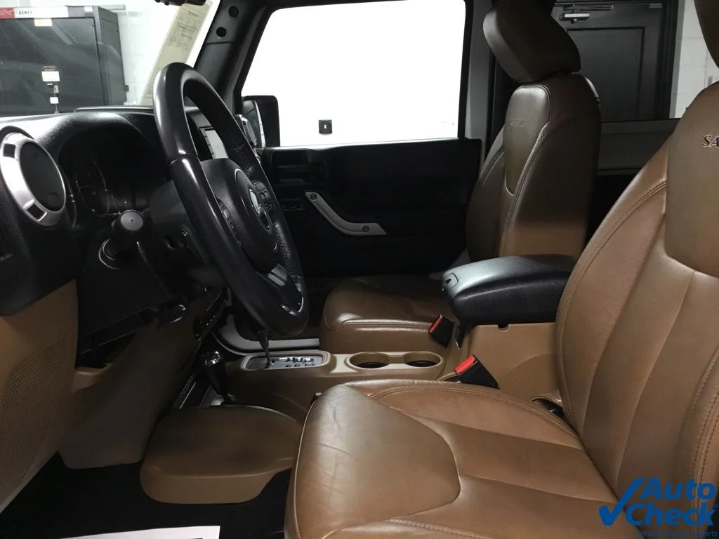 Used 2016 White Jeep Sahara image 25