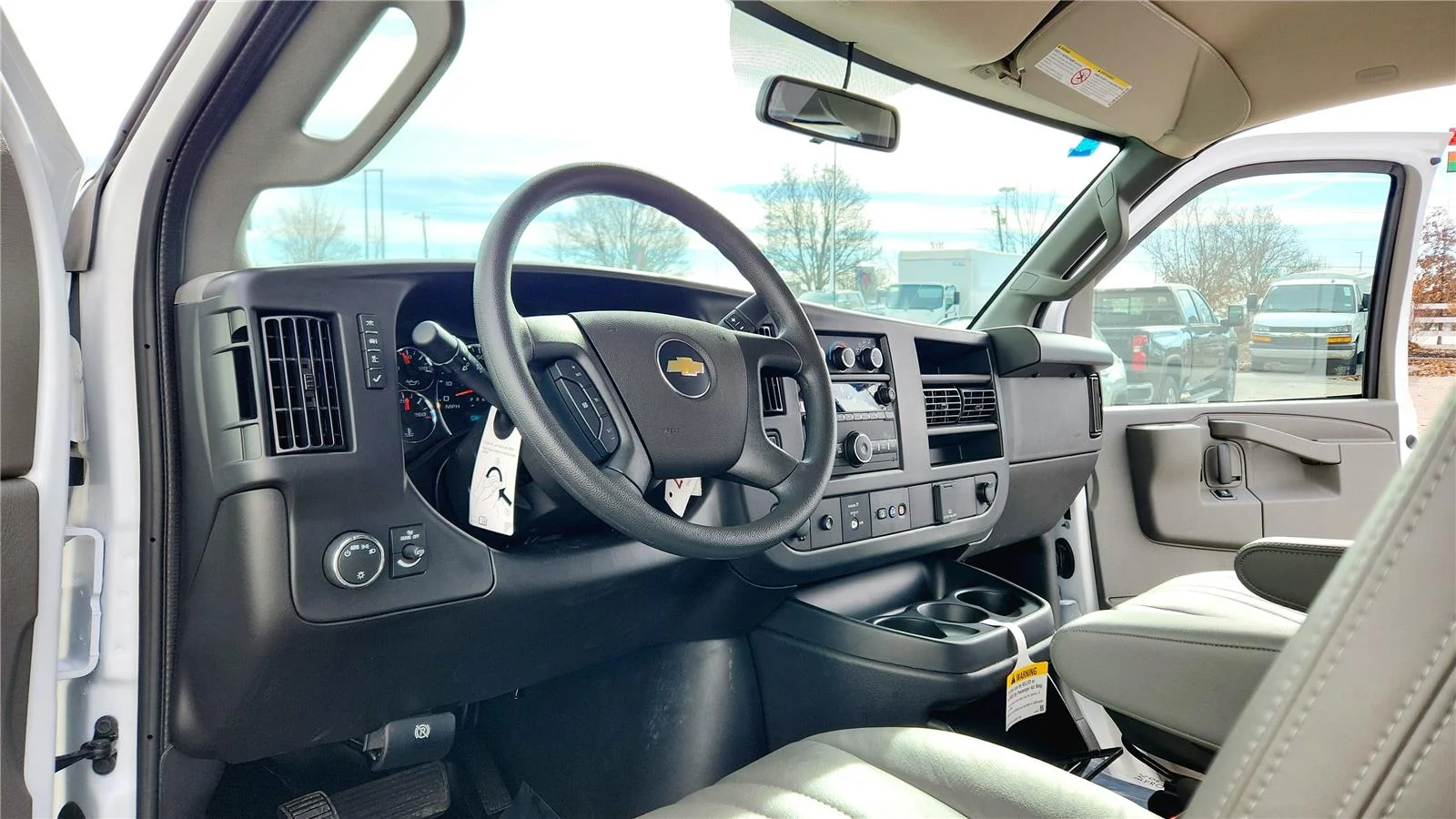 2025 Chevrolet Express Cargo Work Van - Photo 18