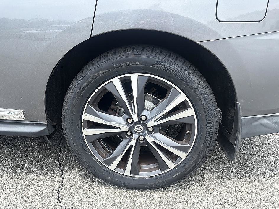 Used 2017 Gun Metallic Nissan Platinum image 10