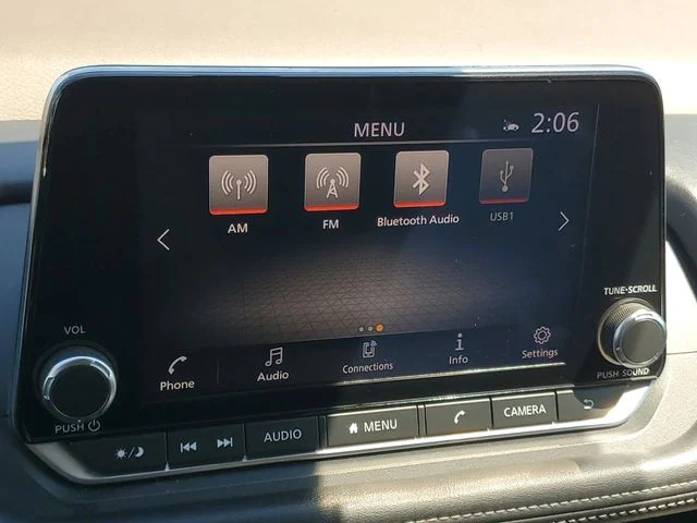 Used 2022 Gray Nissan SV image 27