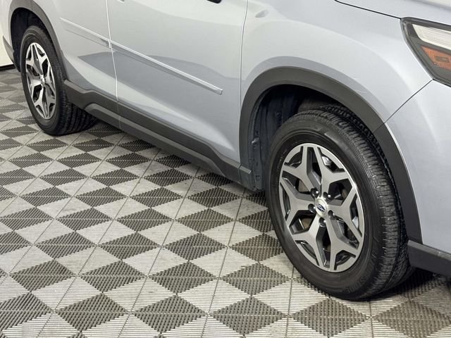 Used 2023 Ice Silver Metallic Subaru Premium image 12