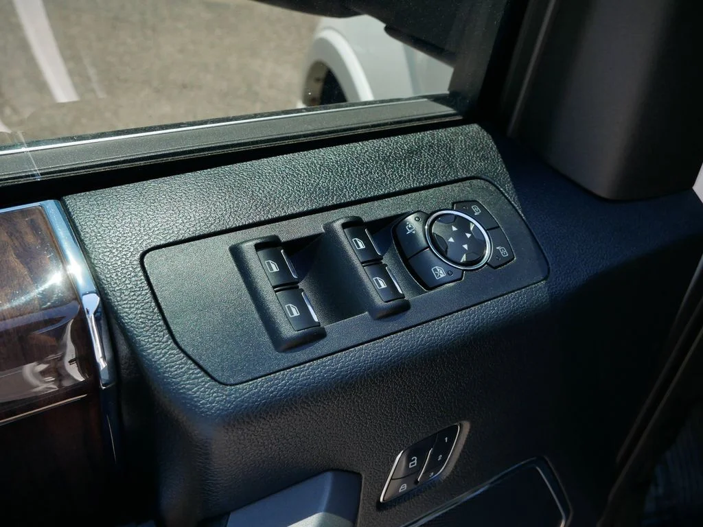 Used 2015 White Ford Platinum image 17