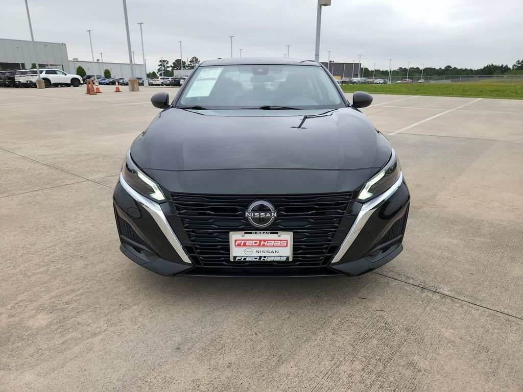 Used 2025 Black Nissan 2.5 SV image 9