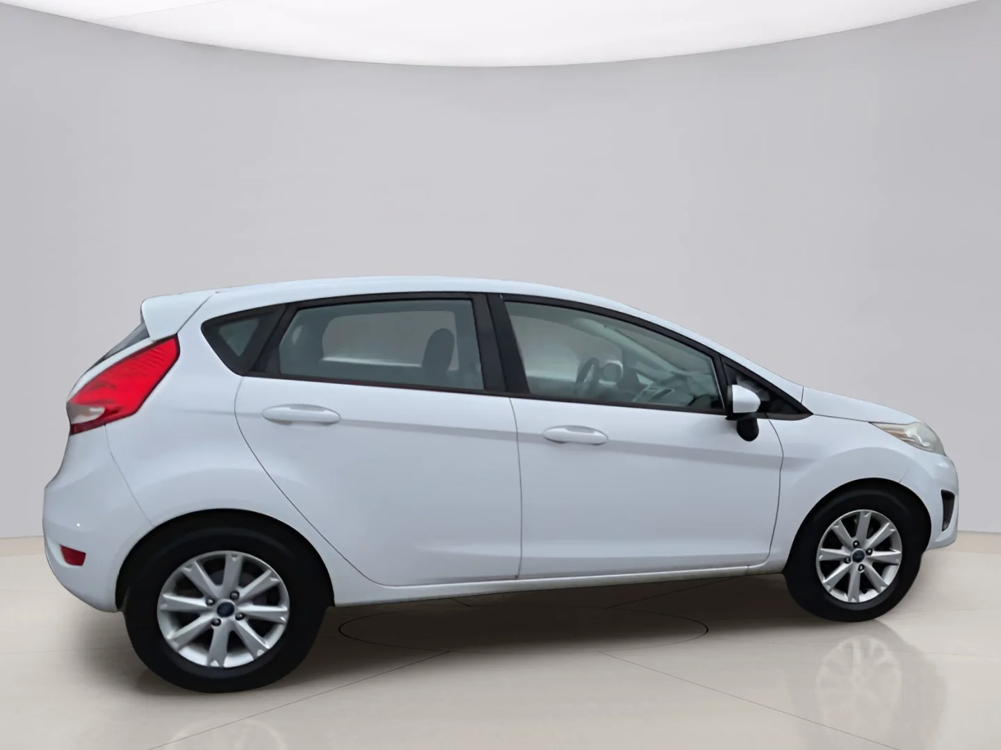 Used 2011 White Ford SE image 9