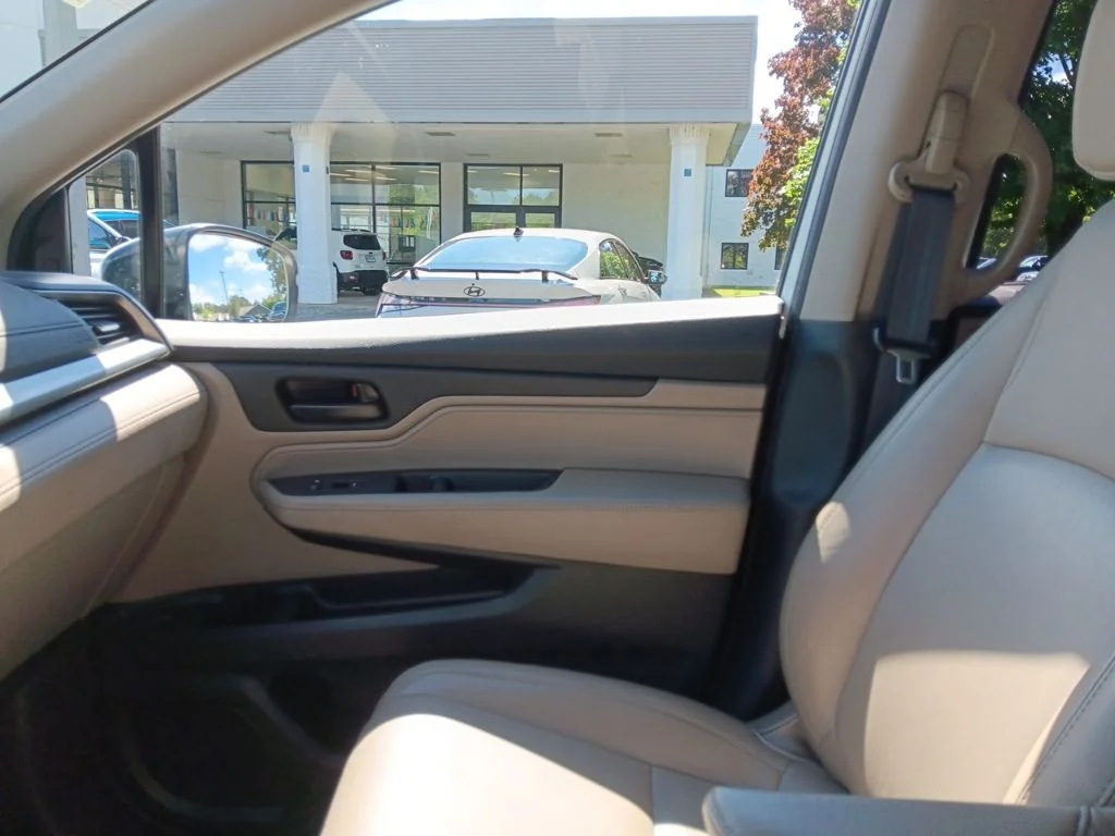 Used 2020 Platinum White Pearl Honda EX-L image 26