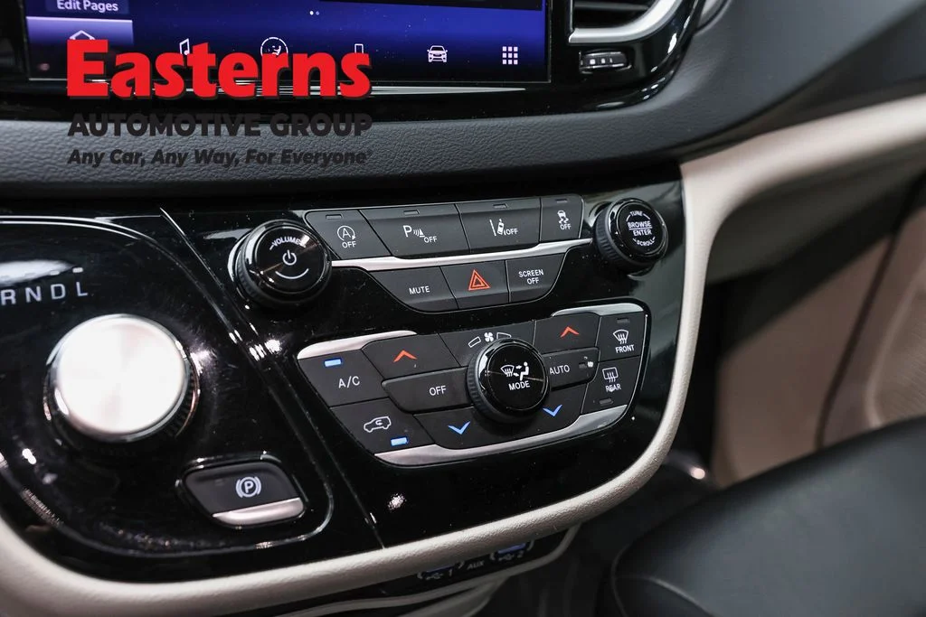 Used 2023 Black Chrysler Touring L image 20