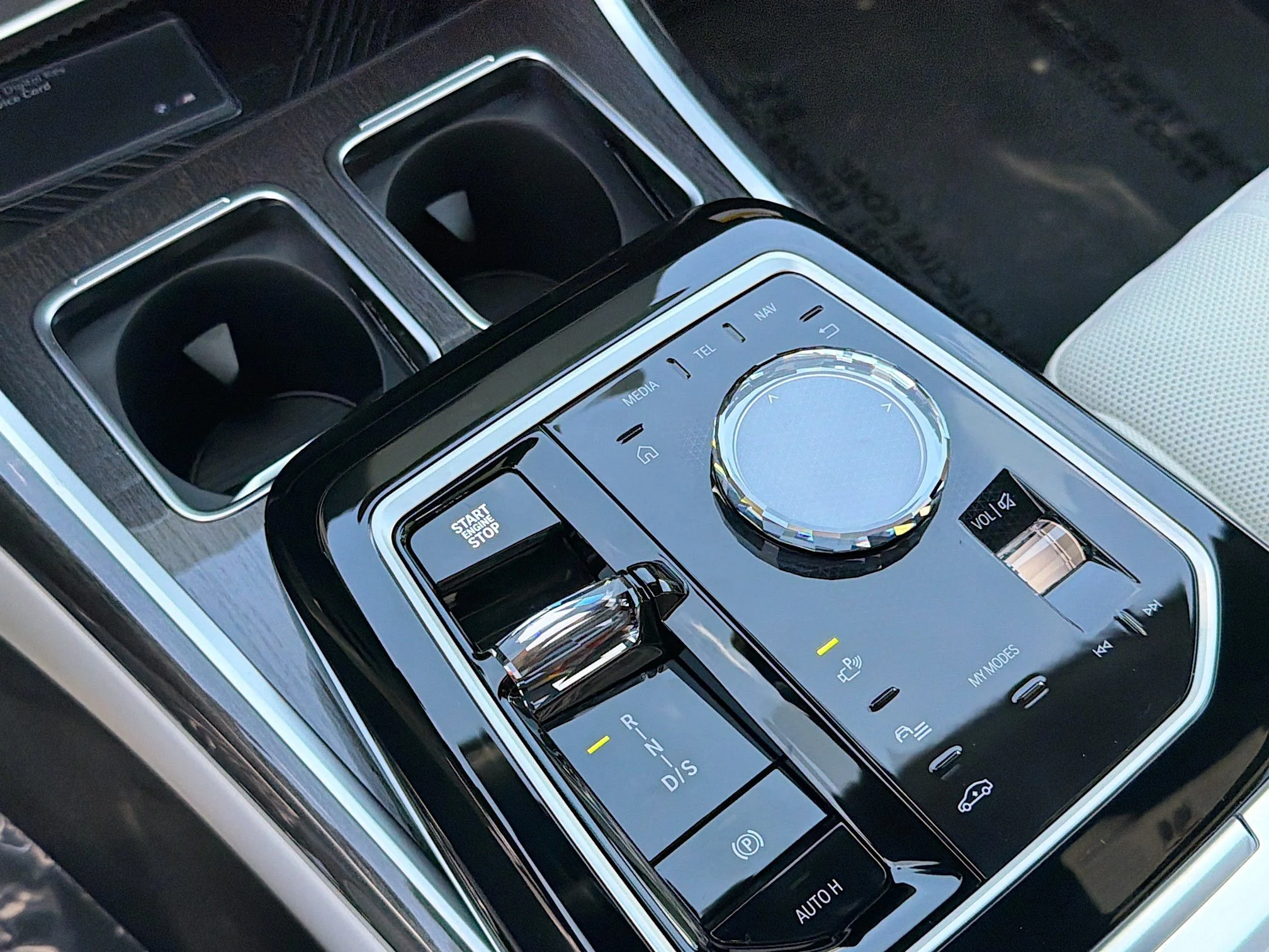 New 2026 Carbon Black Metallic BMW 740i image 28