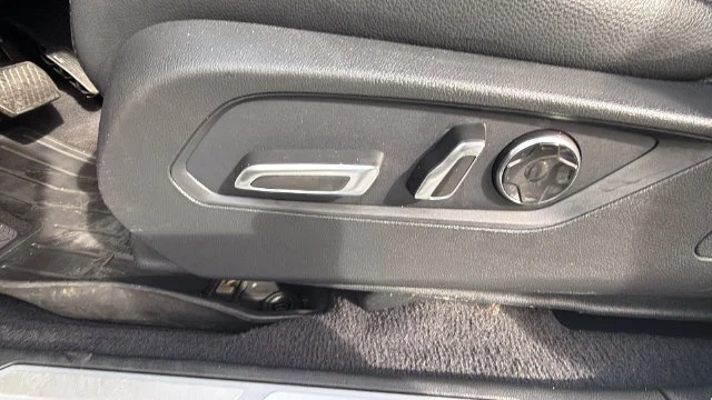 Used 2019  Acura Base image 18