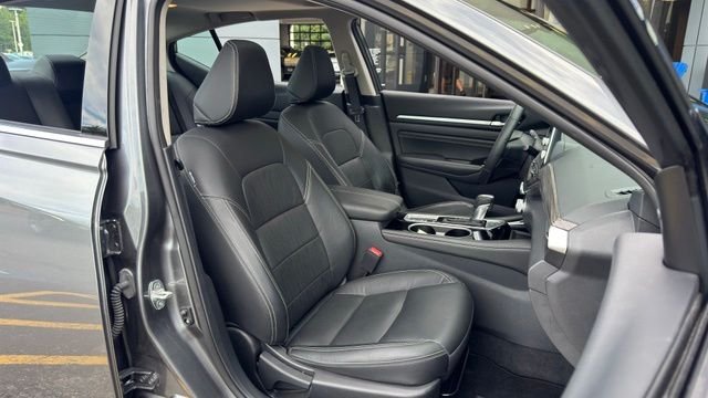 Used 2022 Gun Metallic Nissan 2.5 SL image 22