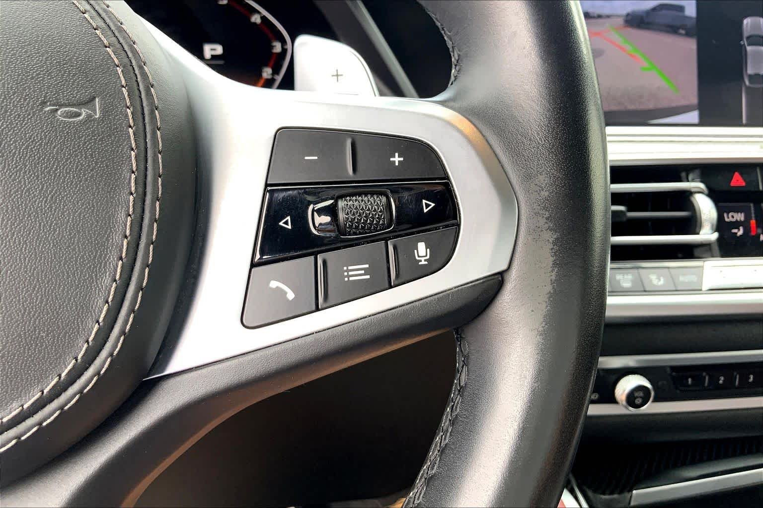 Used 2021 Alpine White BMW M50i image 25