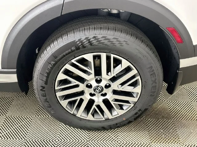 New 2027 White Hyundai SEL image 23