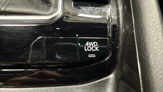 Used 2024 Silver Jeep Latitude image 29