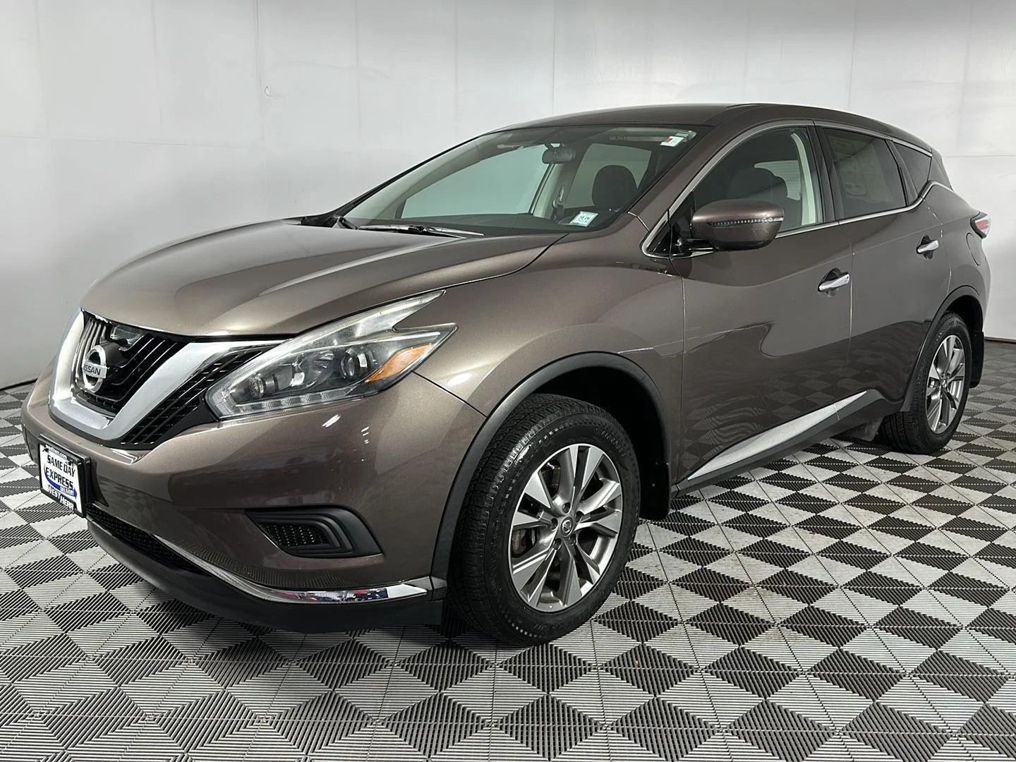Used 2018 Java Metallic Nissan S image 14