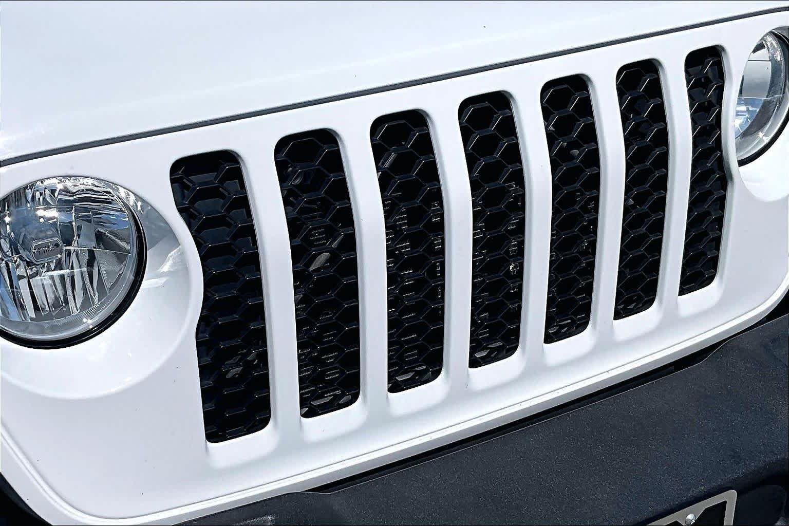 Used 2020 Bright White Clearcoat Jeep Sport S image 29