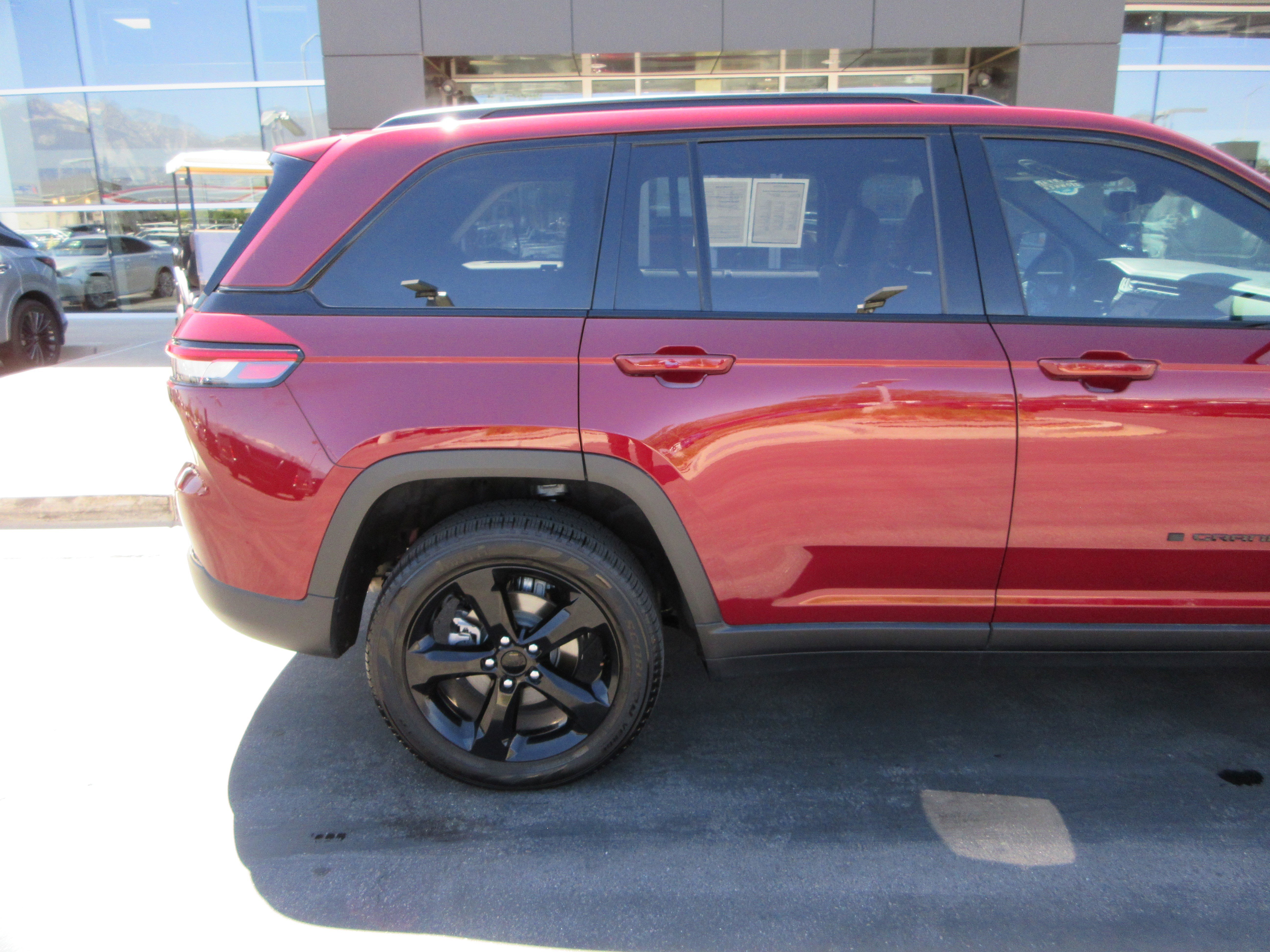 Used 2024 Velvet Red Pearlcoat Jeep Limited image 10