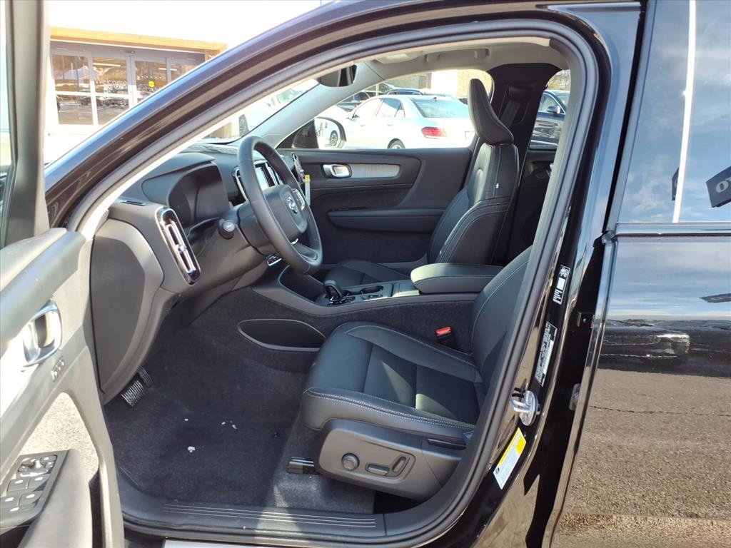 Certified Used 2026 Onyx Black Volvo Core image 10
