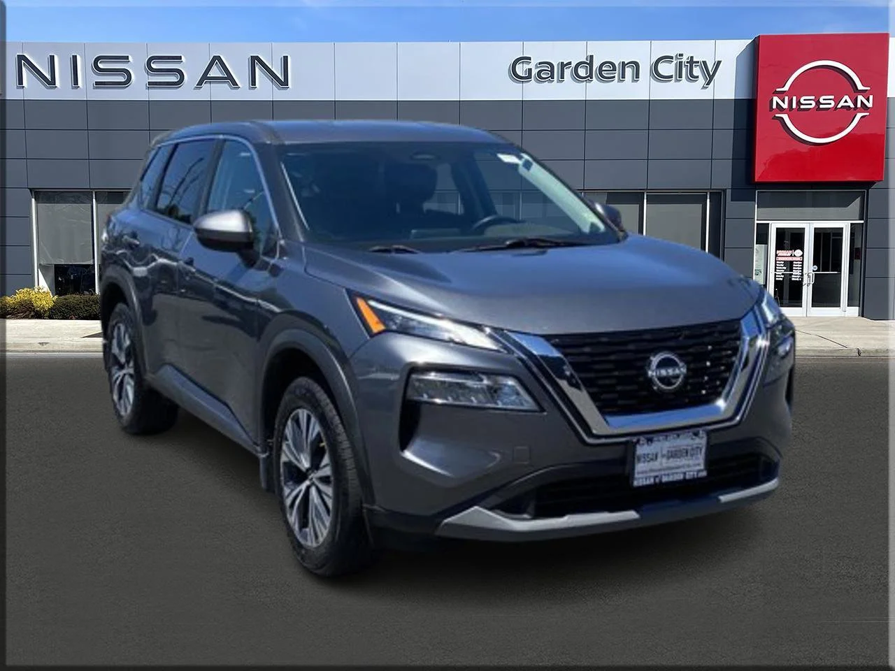 Certified Used 2022 Gun Metallic Nissan SV image 1