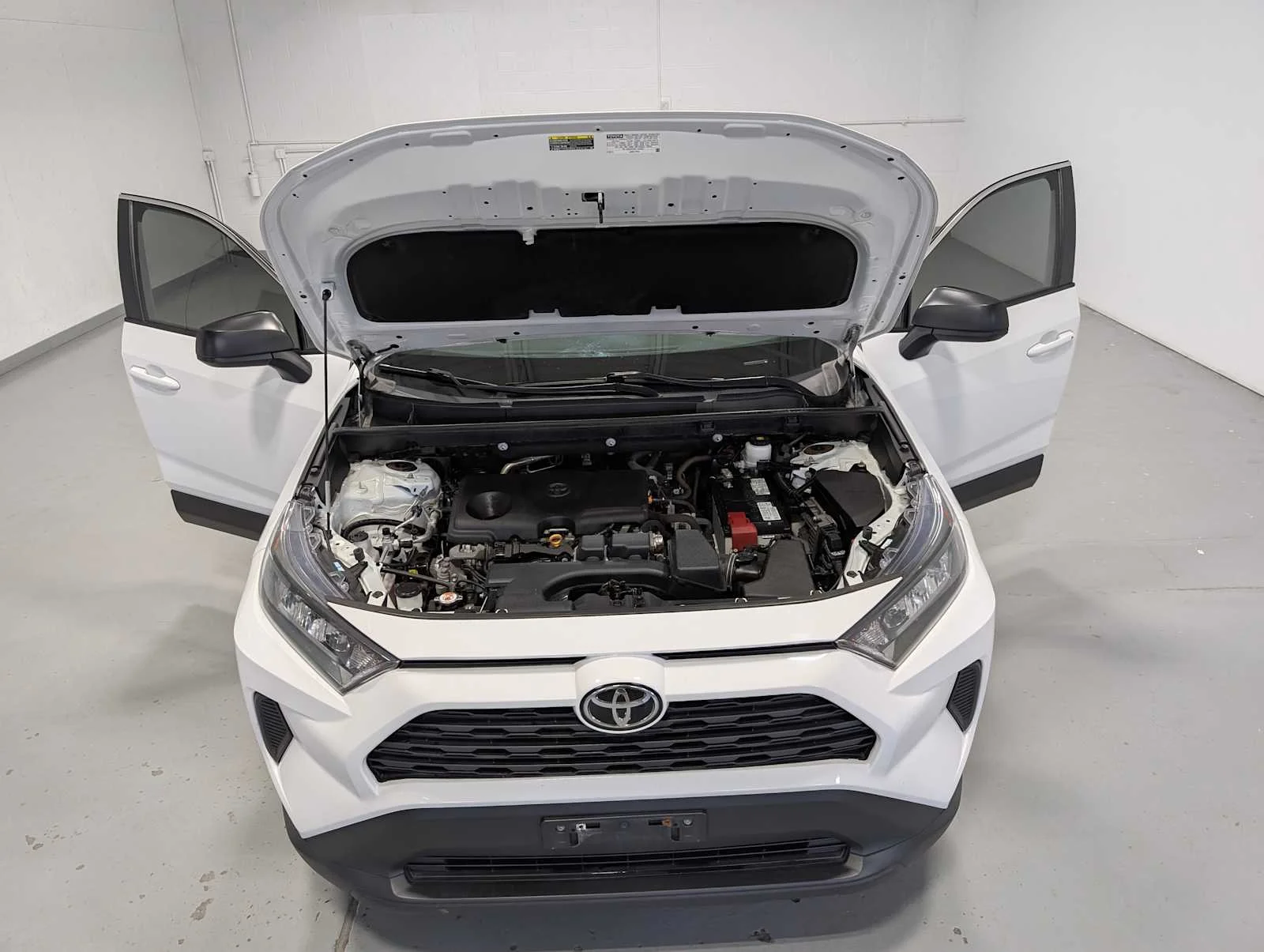 Used 2022 White Toyota LE image 13