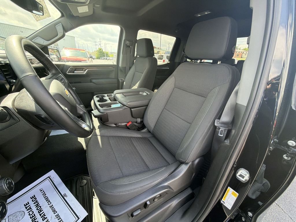 Used 2023 Black Chevrolet LT image 17
