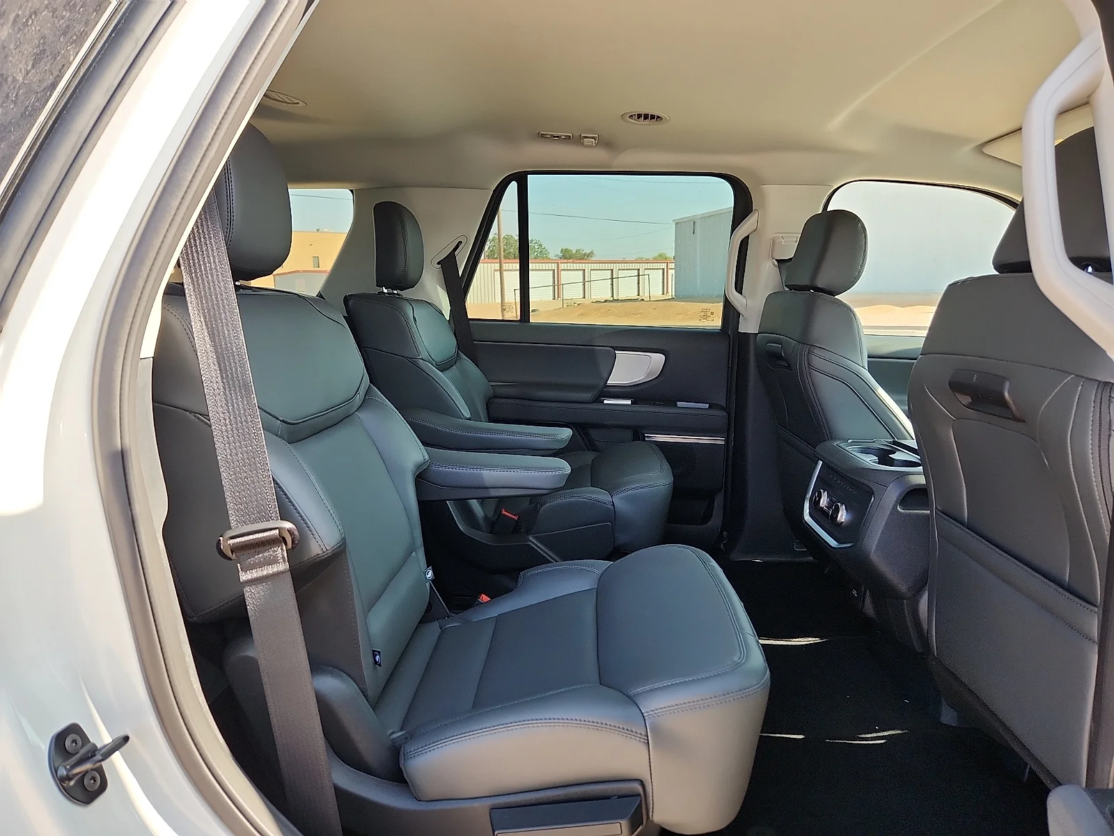 New 2027 Star White Metallic Tri-Coat Ford Active image 18