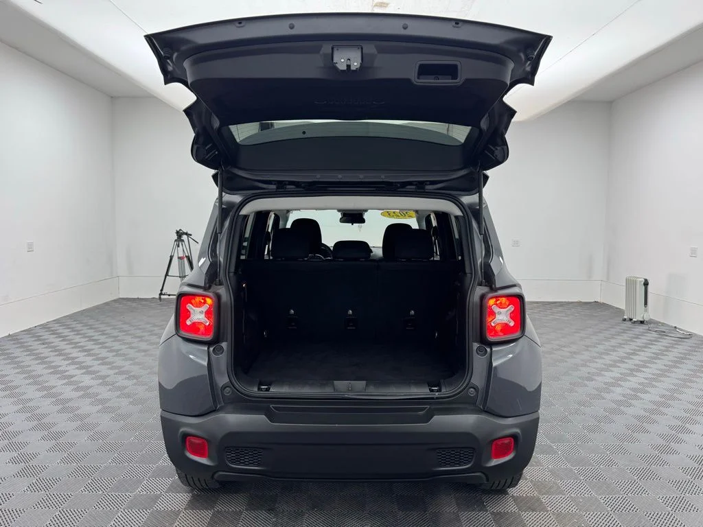 Used 2023 Graphite Gray Jeep Latitude image 8