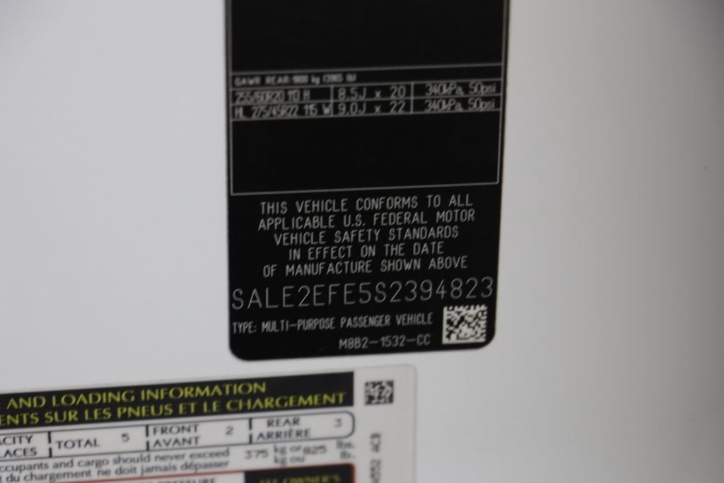 Certified Used 2025 White Land Rover X-Dynamic SE image 25