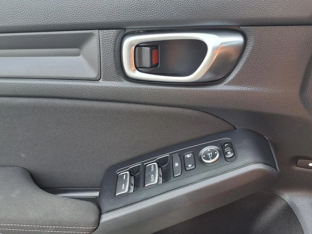 Used 2025 Silver Honda LX image 18
