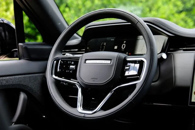 New 2026 Santorini Black Land Rover SE image 19